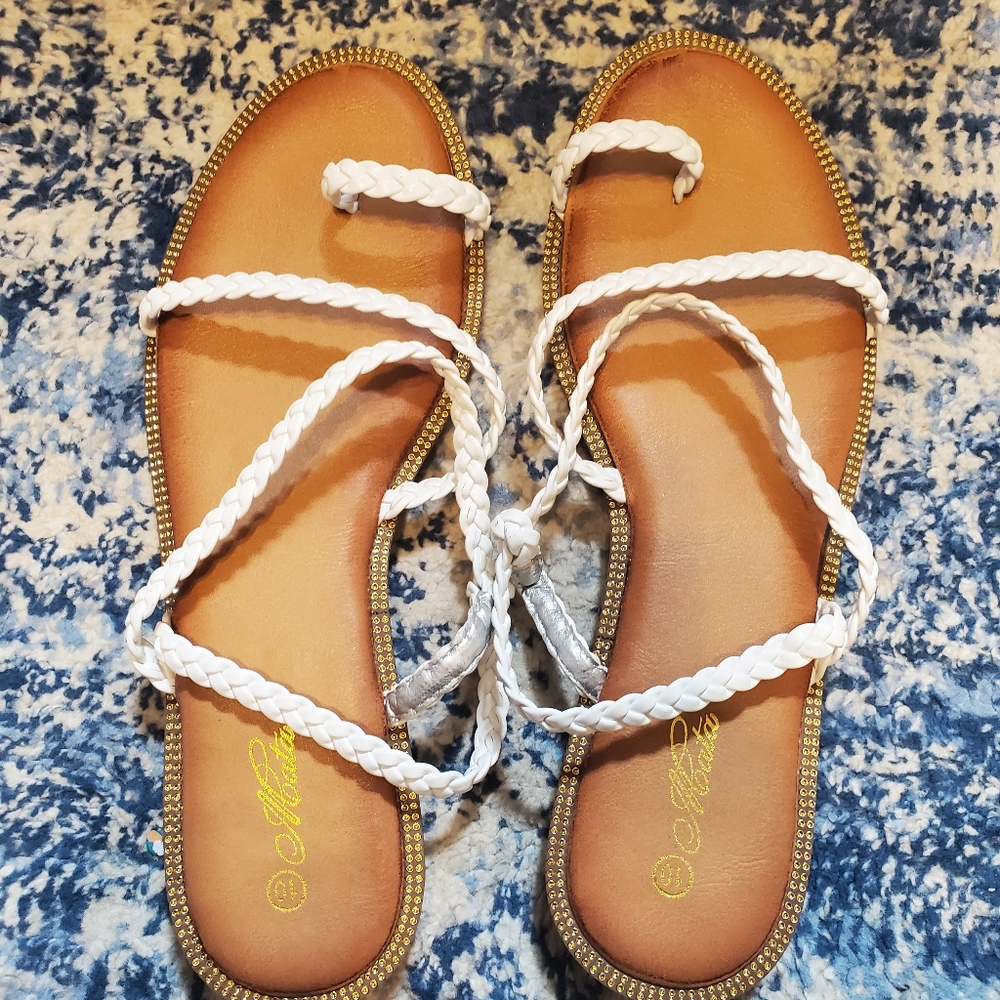 Alata Hangout White Sandals Size 10